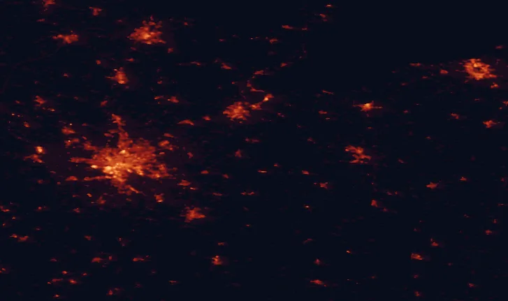 Satellite night-light map of the 100 km around Lauenburg Lakes Nature Park, with Hamburg, Lübeck and Kiel marked