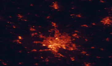 Satellite night-light map of the 50 km around Norderstedt, with Hamburg, Lübeck and Pinneberg marked