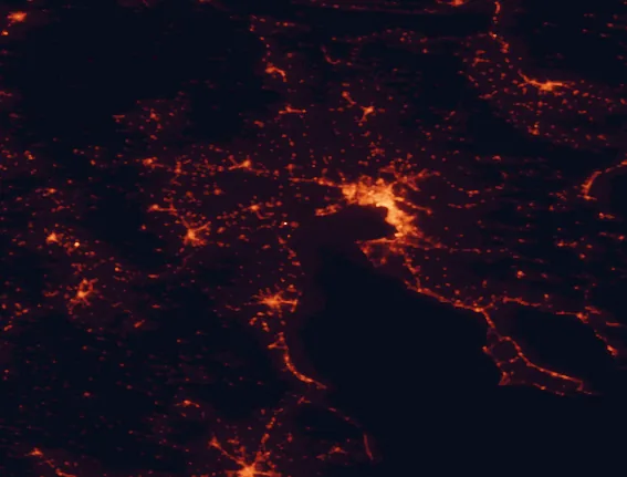 Satellite night-light map of the 100 km around Axios-Loudias-Aliakmonas Delta National Park, with Thessaloníki, Kalamariá and Évosmos marked