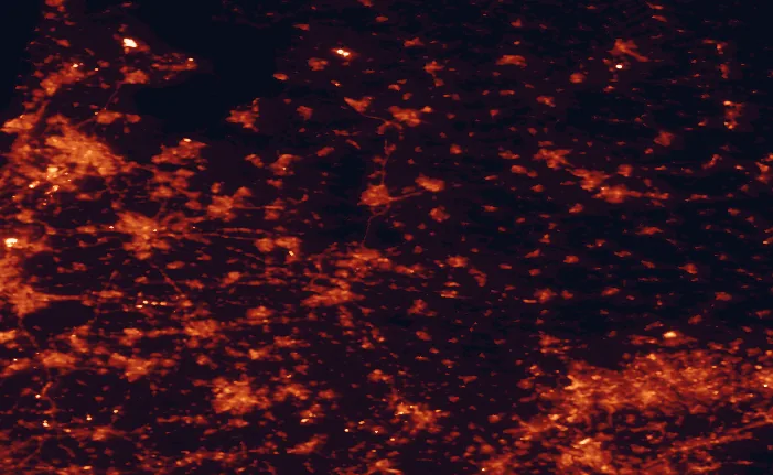 Satellite night-light map of the 100 km around Veluwezoom National Park, with Amsterdam, Arnhem and Essen marked
