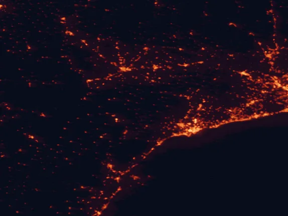 Satellite night-light map of the 100 km around Serra de Montsant Natural Park, with Lleida, Tarragona and Reus marked
