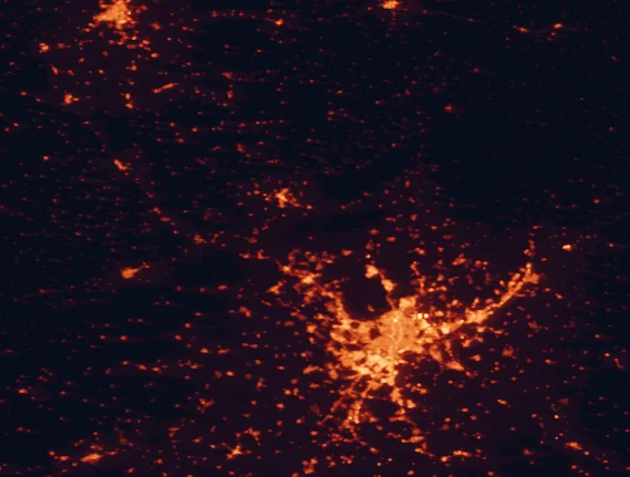 Satellite night-light map of the 100 km around Guadarrama National Park, with Madrid, Ciudad Lineal and Móstoles marked