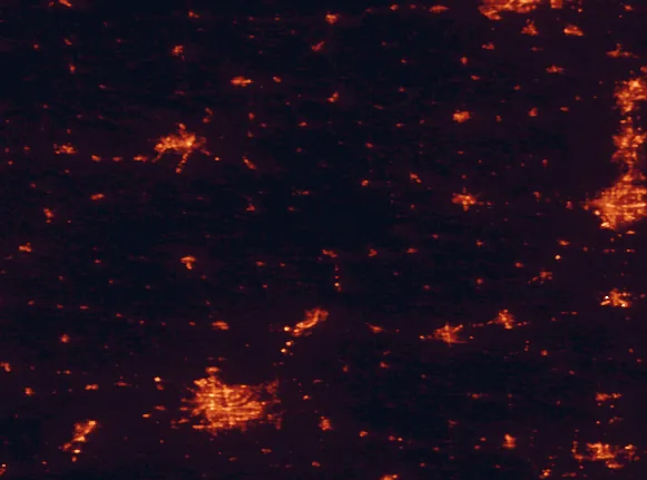 Satellite night-light map of the 100 km around Mississippi Palisades State Park, with Rockford, Davenport and Dubuque marked