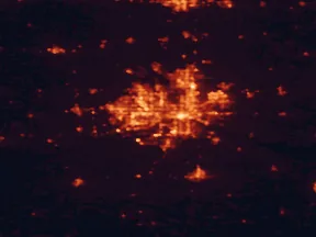 Satellite night-light map of the 50 km around West Des Moines, with Des Moines, Urbandale and Ankeny marked