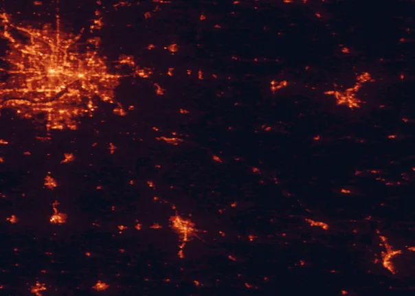 Satellite night-light map of the 100 km around Frontenac State Park, with Minneapolis, Saint Paul and Rochester marked