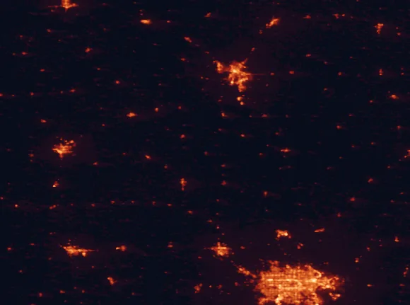 Satellite night-light map of the 100 km around John G. Neihardt State Historic Site, with Omaha, Sioux City and Council Bluffs marked