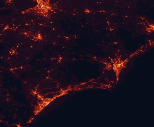 Satellite night-light map of the 100 km around Lake Waccamaw State Park, with Fayetteville, Wilmington and Myrtle Beach marked