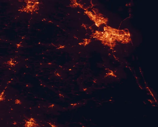 Satellite night-light map of the 100 km around Merchants Millpond State Park, with Virginia Beach, Chesapeake and Norfolk marked