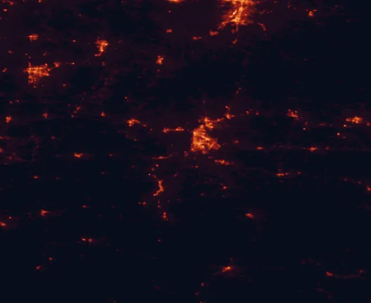 Satellite night-light map of the 100 km around Ozark-St. Francis National Forest, with Fort Smith, Fayetteville and Van Buren marked